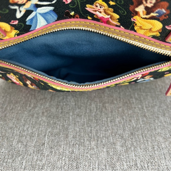 Rare Dooney & Bourke 2016 runDisney Princess Marathon Disney Tote Shopper - Picture 9 of 12